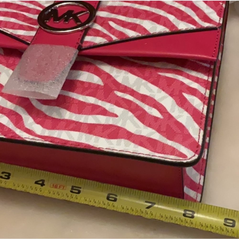 Michael Kors Pink and White Crossbody Bag - Picture 4 of 11